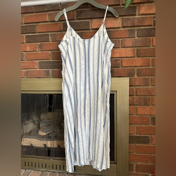 Forever 21 cute button dress excellent condition. - Picture 4 of 9